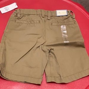 New Baby Gap khaki shorts - size 5